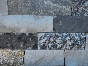 Black Forest stone retaining wall product swatch