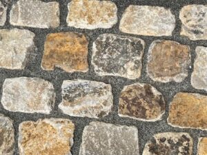 Gold Tumbled 4" Random Cobbles Product Swatch