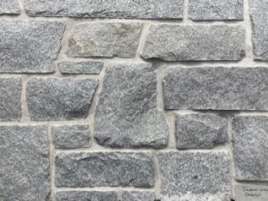 closeup of imperial gray castle rock cut thin stone veneer product