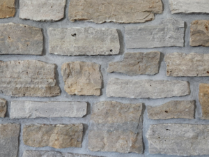 Closeup photo of Pinecone Path 2.0 natural stone veneer hedberg artisanal blend