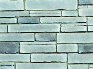 Closeup of Snowdrift Bluffstone manufactured stone veneer product
