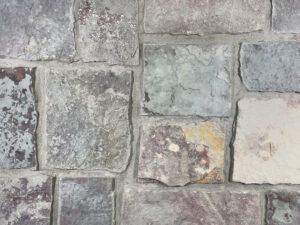closeup of chilton castle rock natural stone veneer display with standard grey mortar