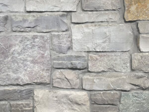 closeup of chilton kensington natural stone veneer display with standard grey mortar