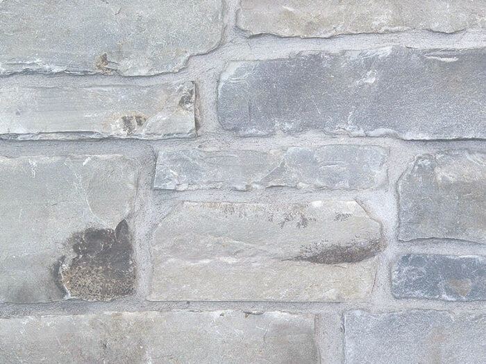 closeup of cobalt creek ledge natural stone veneer display with standard grey mortar