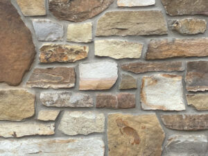 closeup of devil's canyon natural stone veneer display with standard grey mortar