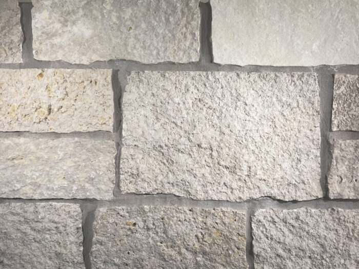 closeup of fond du lac castlerock natural stone veneer product