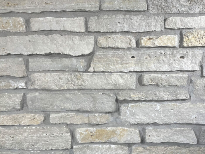 closeup of the fond du lac ledgestone natural stone veneer product