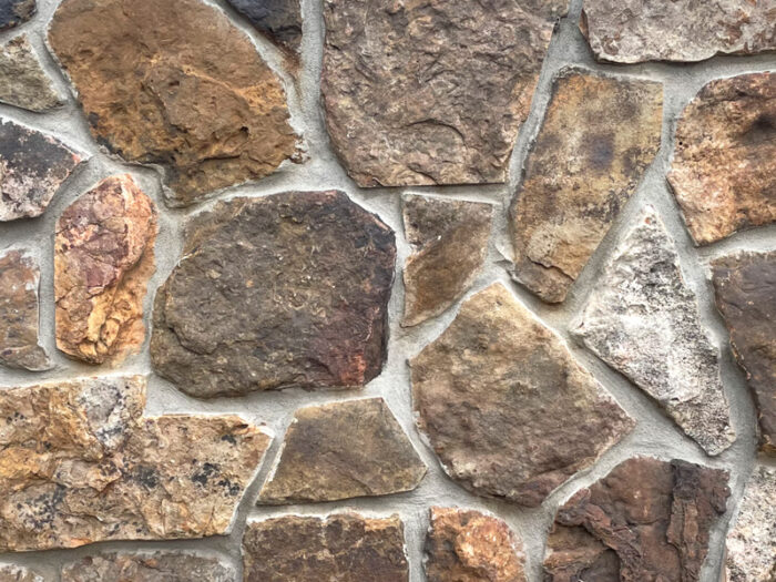closeup of great plains fieldstone natural stone veneer display with standard grey mortar