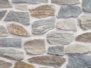 closeup of hawks nest natural stone veneer display with white mortar