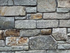 closeup of mcgregor bay thin stone veneer with standard gray mortar