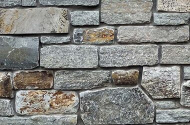 closeup of mcgregor bay thin stone veneer with standard gray mortar