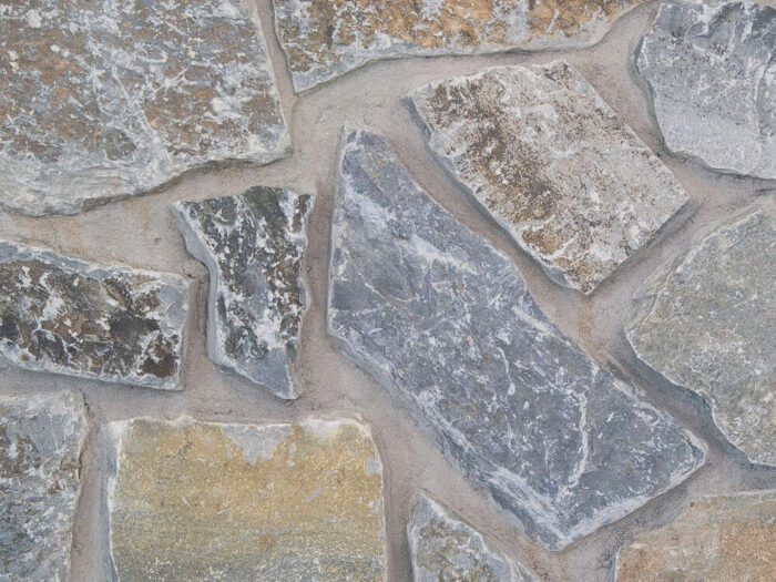 closeup of moose mountain cottage natural stone veneer display with standard grey mortar