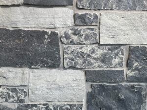 closeup of Raven Blend natural stone veneer product