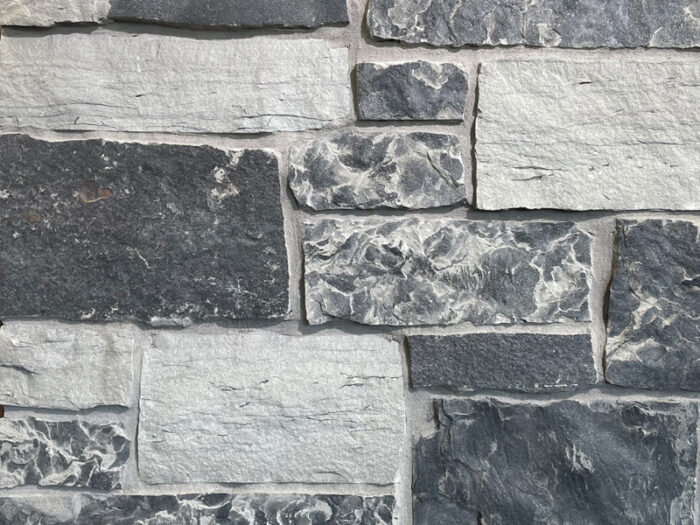 closeup of Raven Blend natural stone veneer product