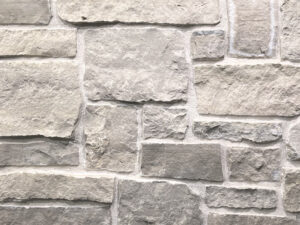 closeup of sandcastle natural stone veneer display with white mortar