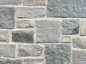 closeup of seaglass cove natural stone veneer display with white mortar