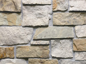 closeup of settlers grove natural stone veneer display with standard grey mortar