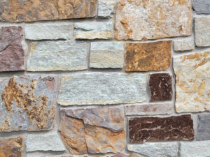 closeup of tamarack river natural stone veneer display with standard grey mortar