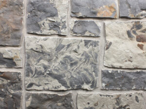closeup of willowbrook blue castle rock natural stone veneer display with standard grey mortar